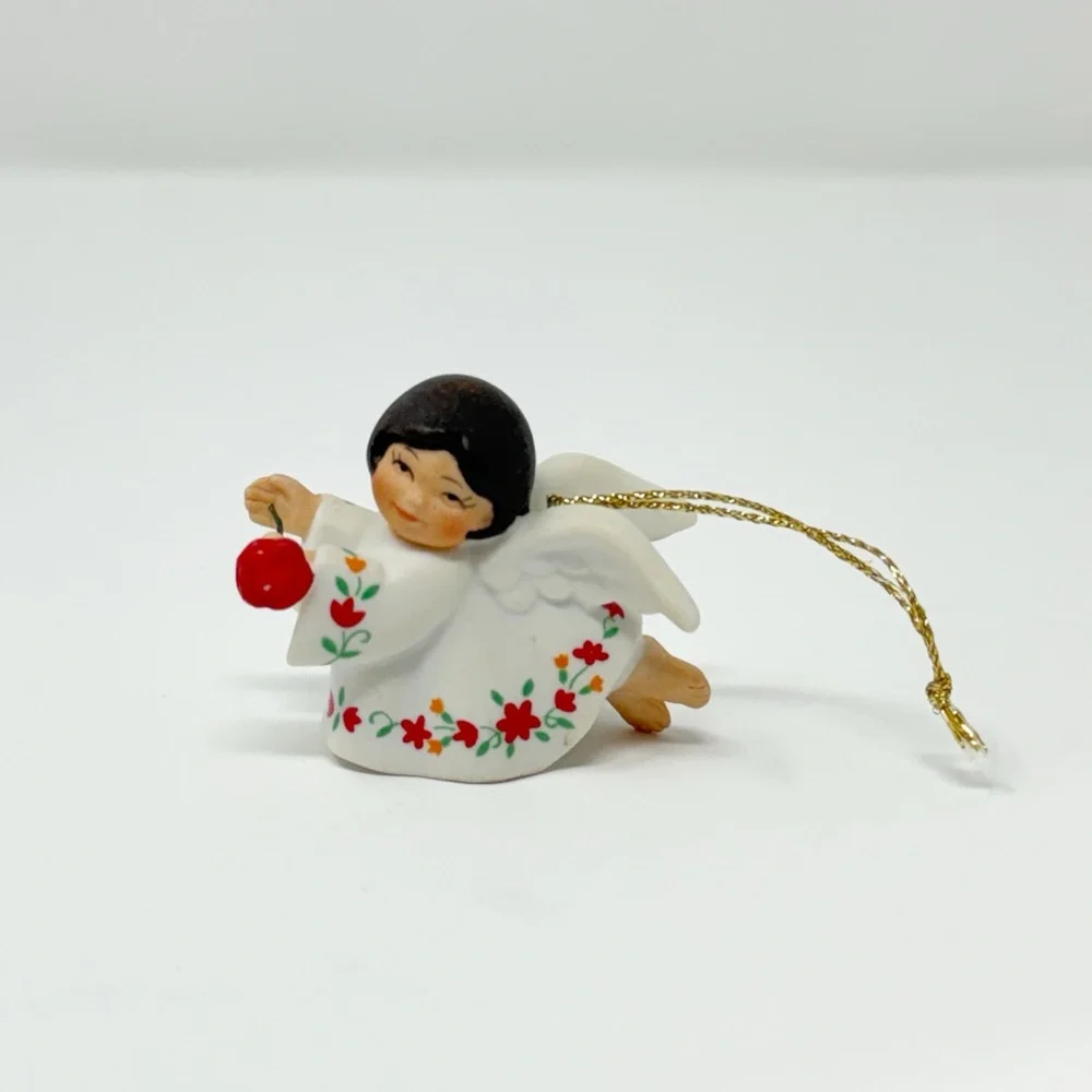 Avon Vintage Angel Ornament 1983 White Porcelain Ceramic Cherub Flower Garland